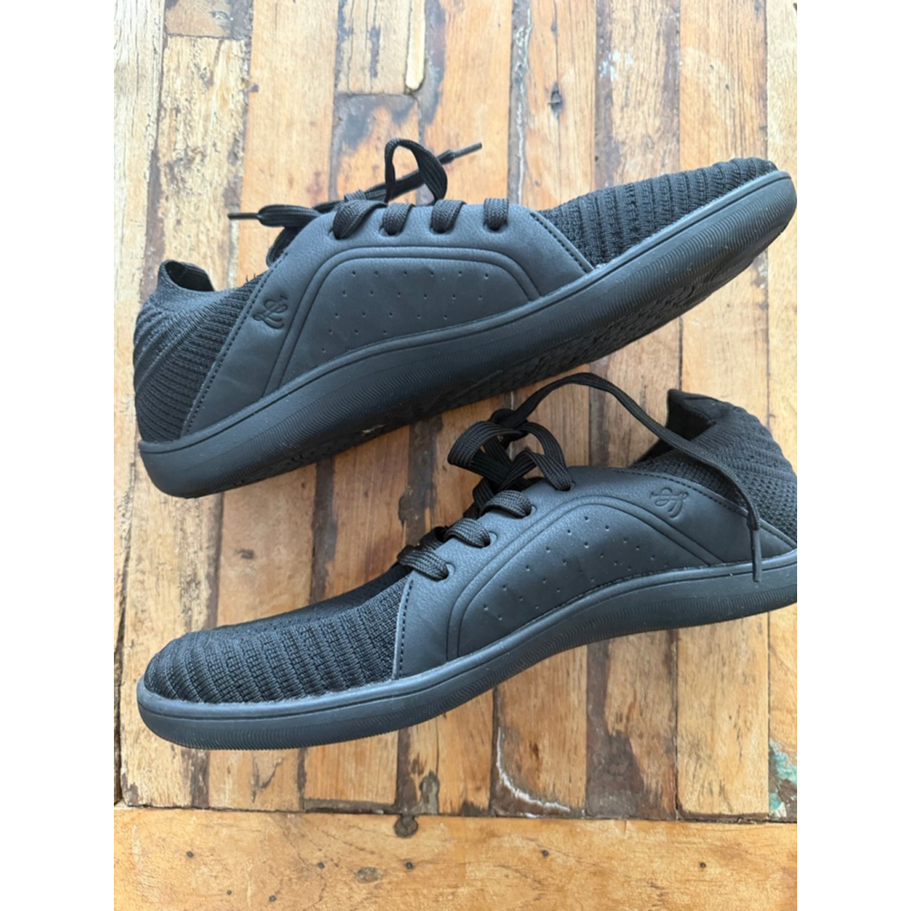 Women's Black barefoot Knit Lace-Up Sneakers - Picture 4 of 8